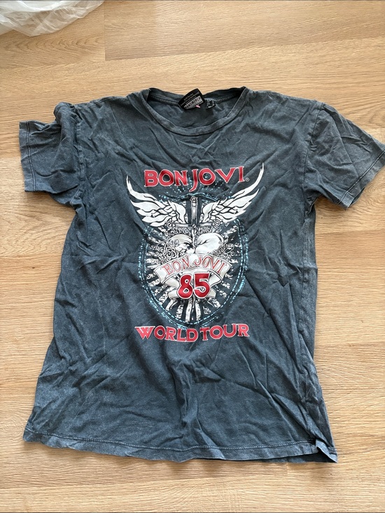 Tops - Bon Jovi 85 World Tour Graphic Tee - Black